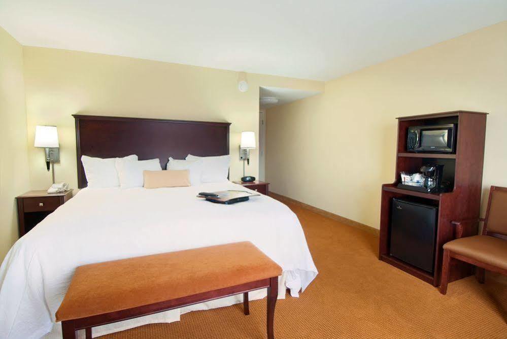 Hampton Inn & Suites Rogers Bagian luar foto